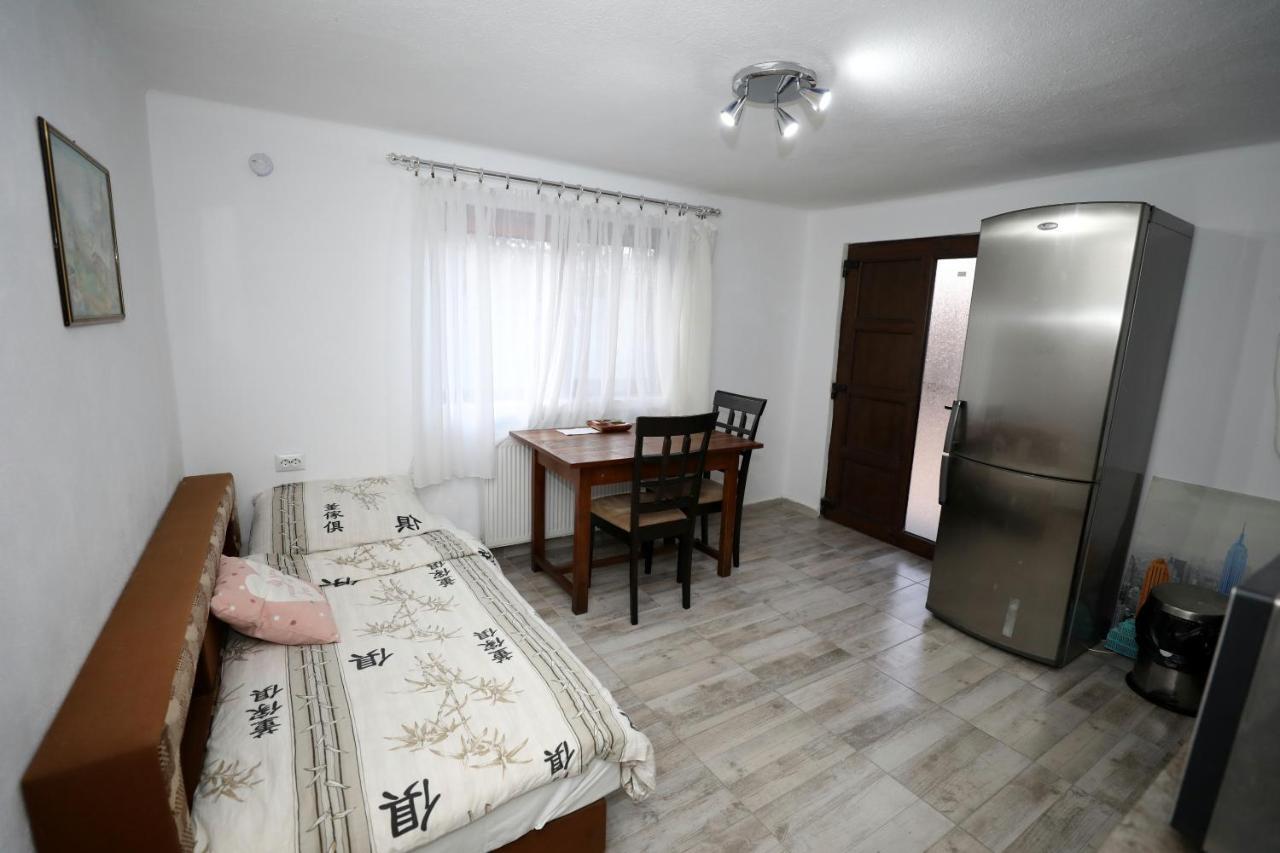 Arad Apartment - Airport Area Exterior photo